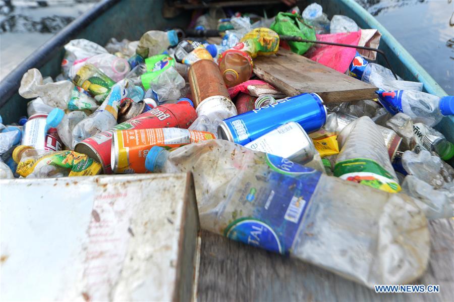 THAILAND-BANGKOK-CANAL-GARBAGE COLLECTOR