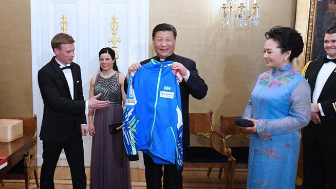 President Xi meets winter sports athletes from China and Finland