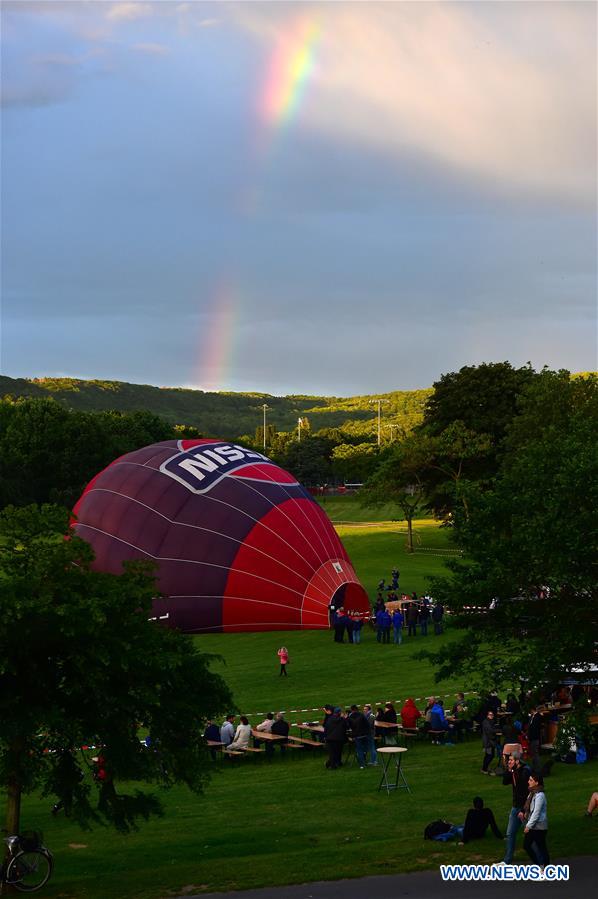 People visit balloon festival in Bonn, Germany Xinhua English.news.cn