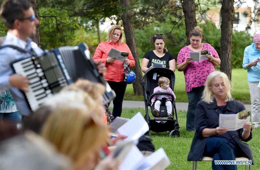 AUSTRIA-VIENNA-COMMUNITY CHOIR-PERFORMANCE