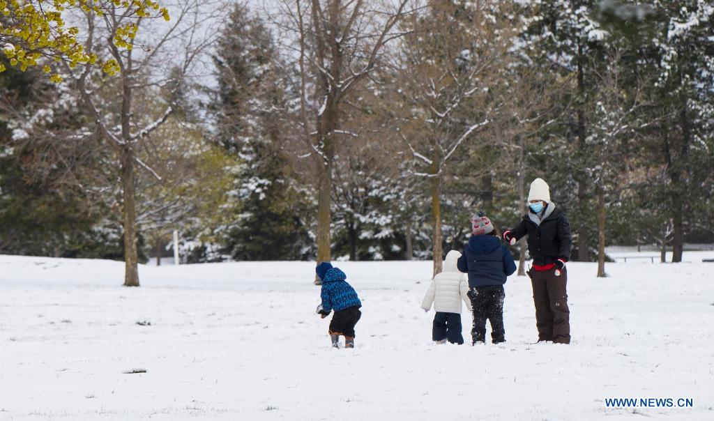 Mid April snow fall hits Greater Toronto Area Xinhua English