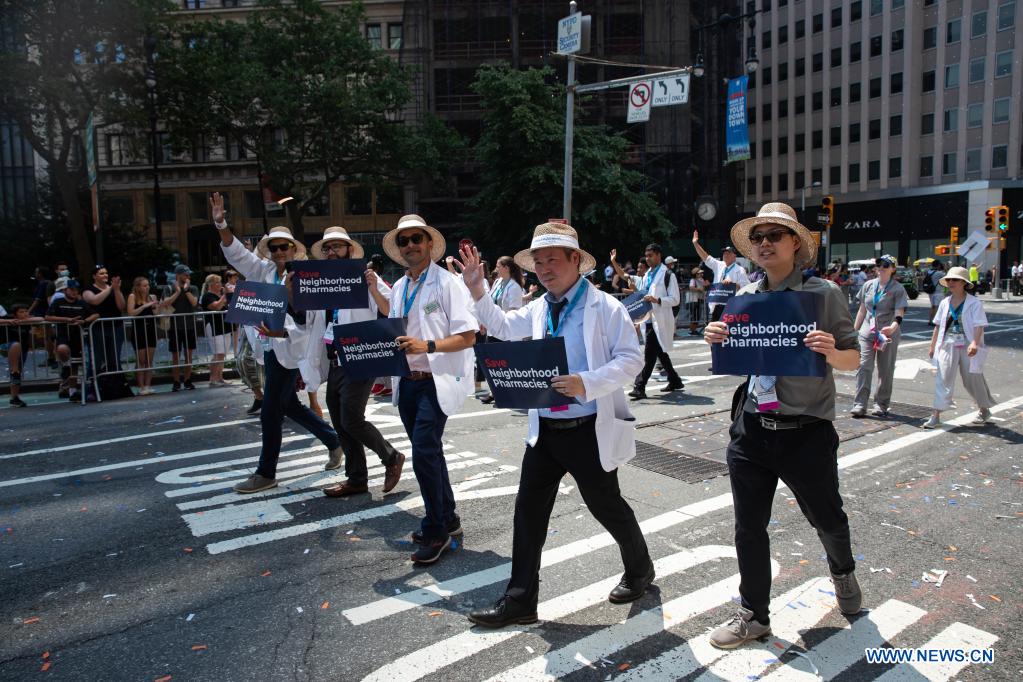 newyorkessentialworkersholdtickertapeparade