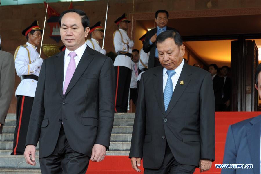 Cambodian Senate President Samdech Say Chhum (R) walks with visiting Vietnamese President Tran Dai Quang in Phnom Penh, Cambodia, on June 15, 2016. 
