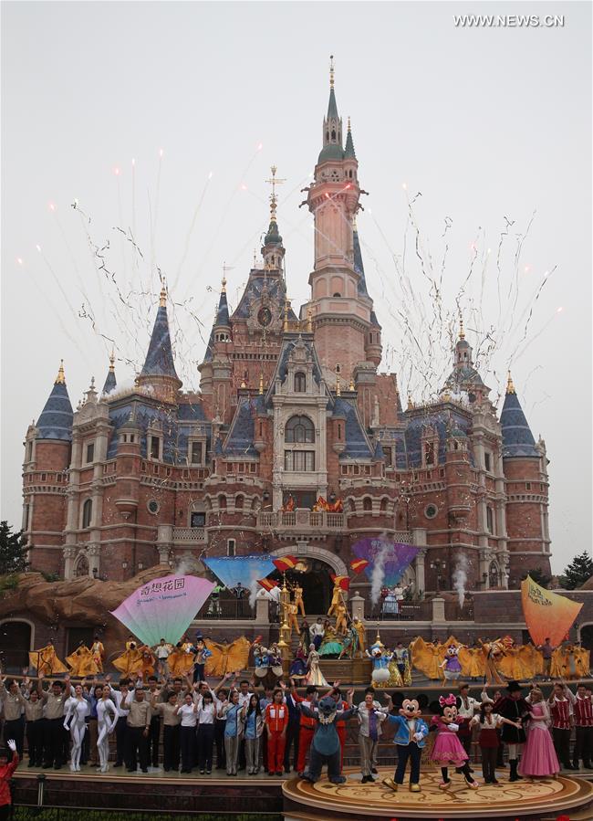 (CORRECTION)CHINA-SHANGHAI-DISNEY RESORT-OPEN (CN)