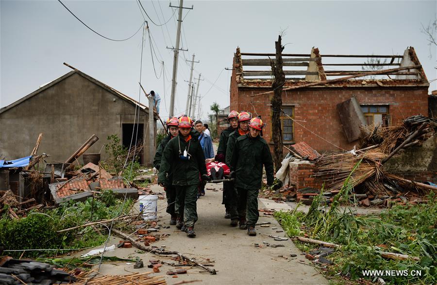 CHINA-JIANGSU-TORNADO-HAILSTORM-RESCUE (CN)