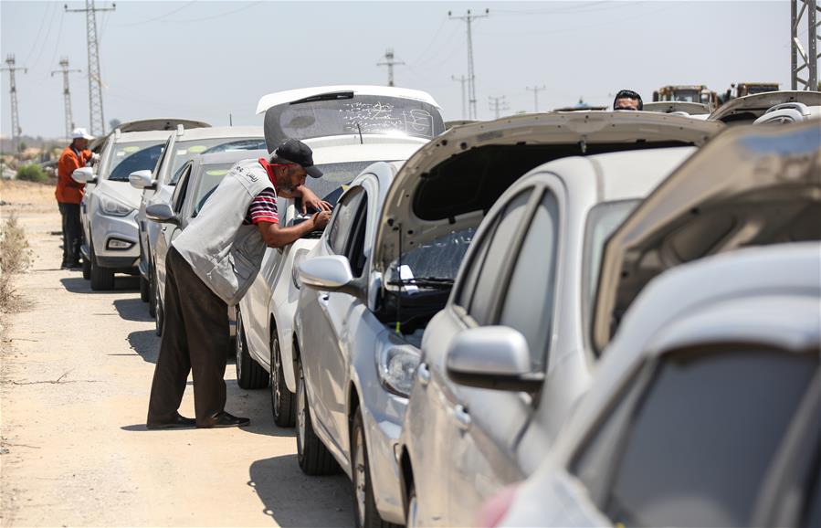 MIDEAST-EREZ-VEHICLES CARRYING GOODS-ALLOWED