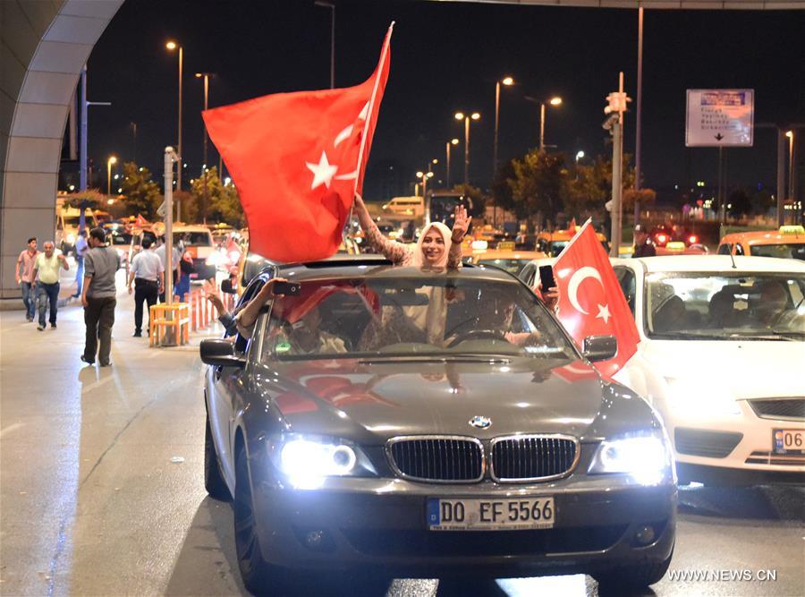 Turkey's Foreign Ministry said in a statement on Sunday that the failed military coup has left at least 290 people killed and more than 6,000 have been detained so far due to their involvement in the coup.