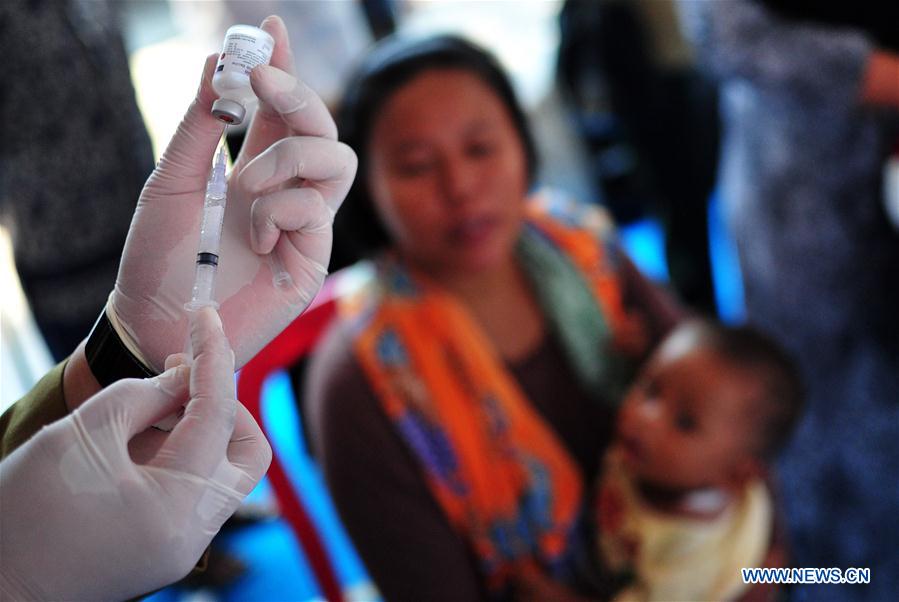 An Indonesian child gets vaccinated at a health center in Jakarta, Indonesia, July 18, 2016.