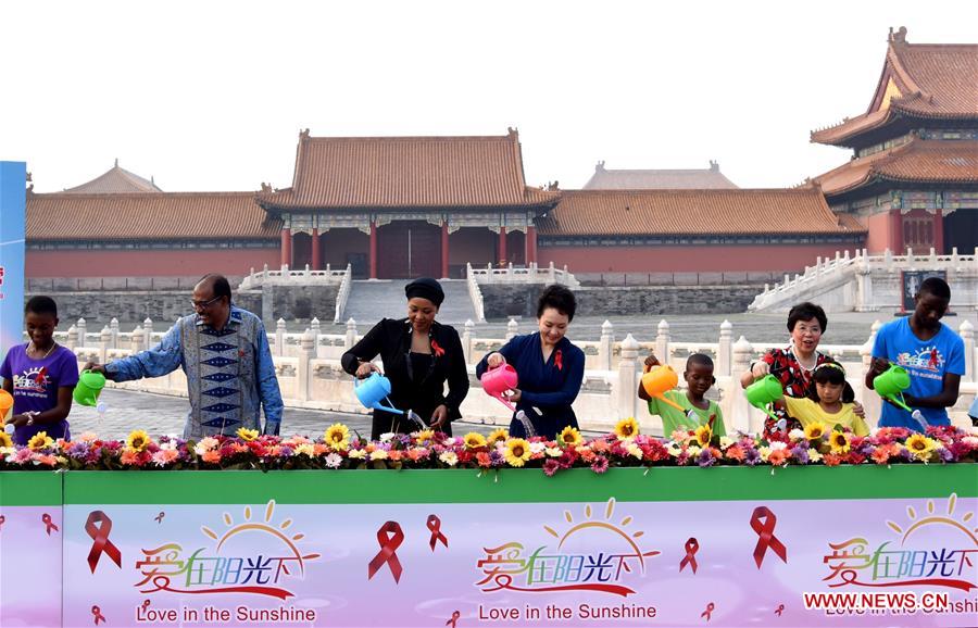 Chinese President Xi Jinping's wife Peng Liyuan, who is also the World Health Organization goodwill ambassador for tuberculosis and HIV/AIDS, attends the opening ceremony for 'Love in the Sunshine'-- the 2016 China-Africa Children Summer Camp, at the Palace Museum in Beijing, capital of China, July 29, 2016. 
