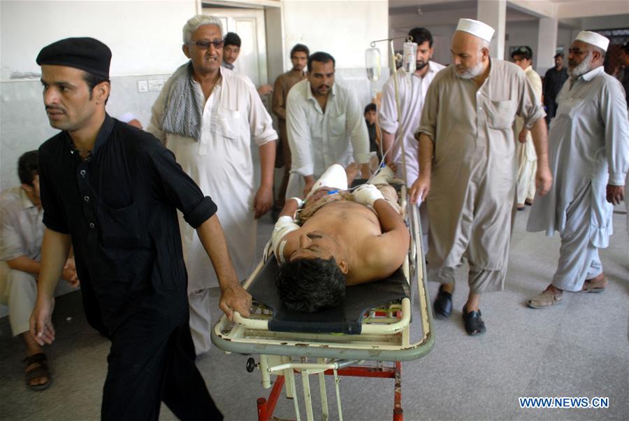 People transfer an injured man to a hospital in northwest Pakistan's Peshawar, Aug. 3, 2016.