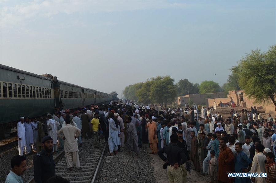 PAKISTAN-MULTAN-TRAIN-ACCIDENT