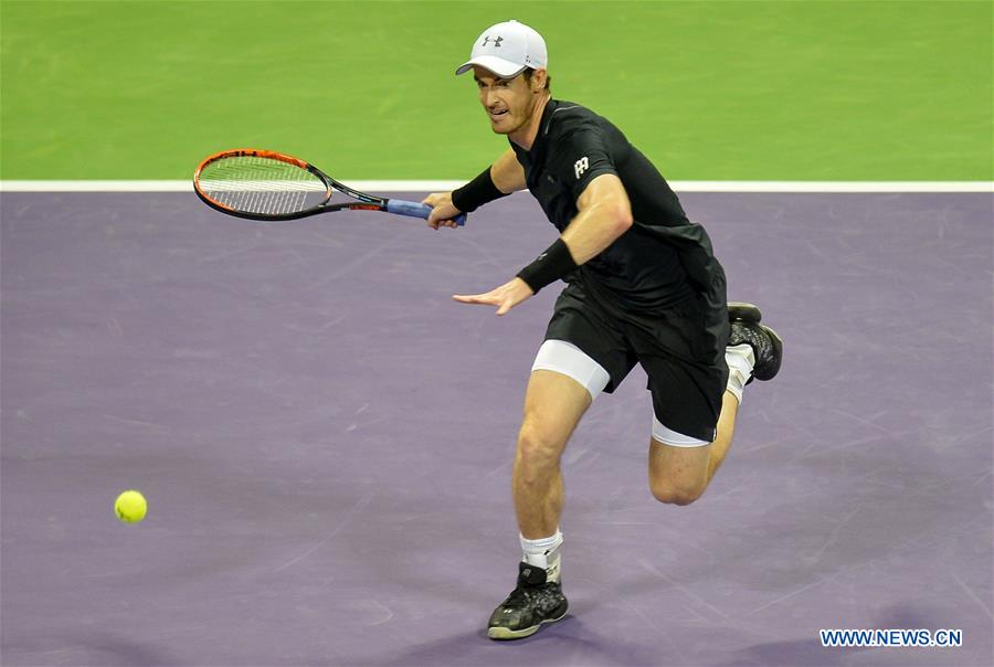 Andy Murray of Britain returns to Tomas Berdych of the Czech Republic during the men's singles semifinal of the ATP Qatar Open tennis tournament at the Khalifa International Tennis Complex in Doha, capital of Qatar, on Jan. 6, 2017. Andy Murray won 2-0.(Xinhua/Nikku)