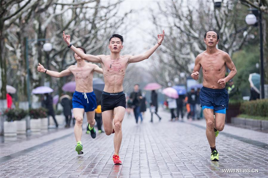 3rd Naked Running event kicks off in east China's Hangzhou.
