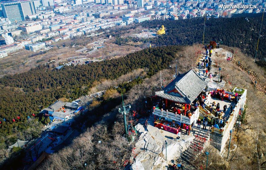 CHINA-JINAN-HIKING ON MOUNTAIN (CN)