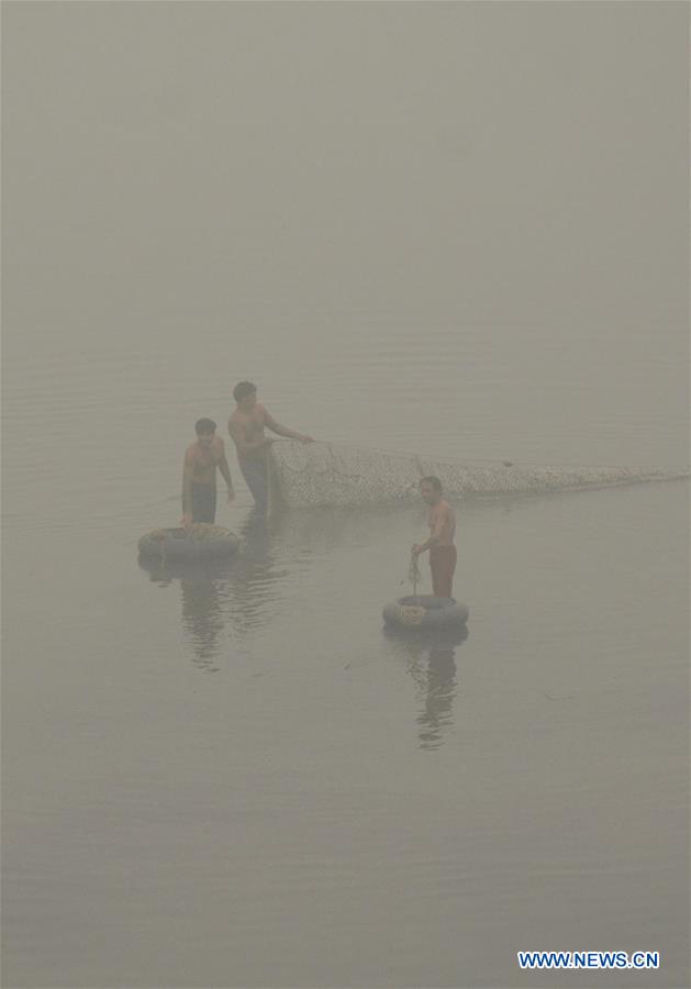 PAKISTAN-LAHORE-WEATHER-FOG