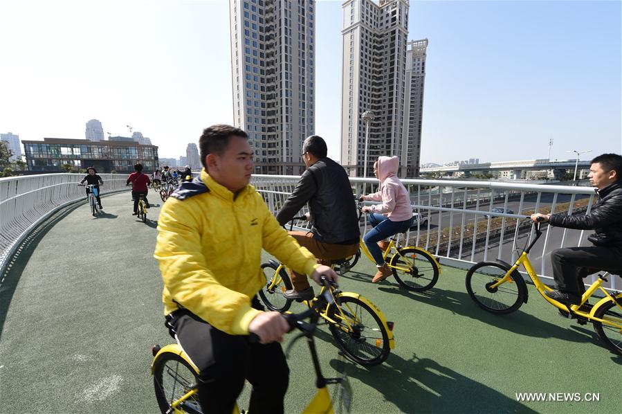 China's first bicycle path in the air, at a length of 7.6 kilometers, started a trial run on Jan. 26 in Xiamen. 
