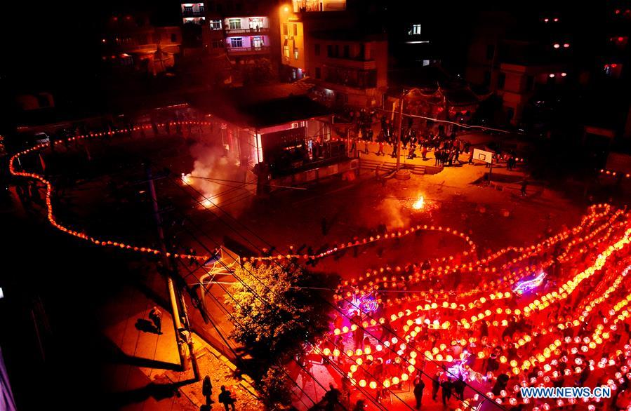 CHINA-FUJIAN-DRAGON LANTERN DANCE (CN)