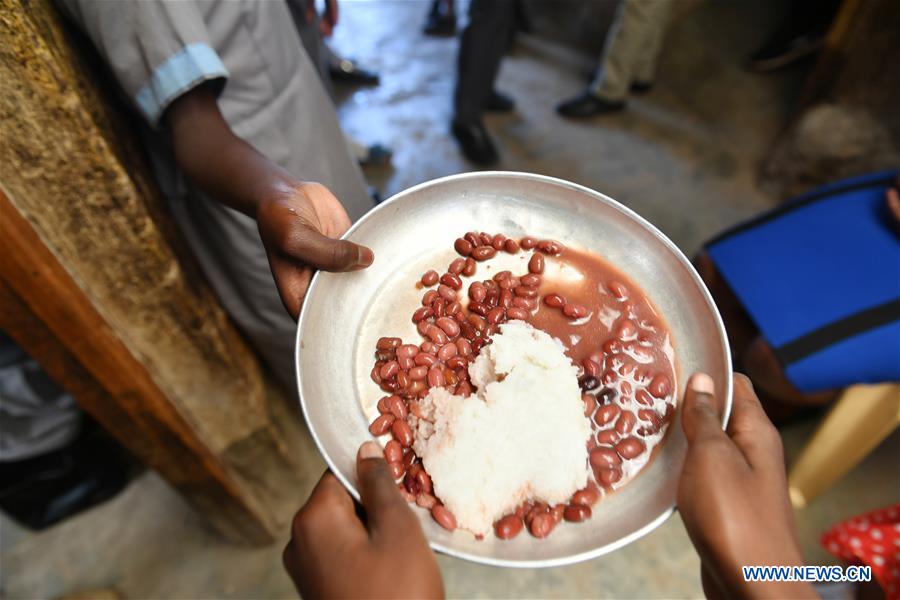 KENYA-NAIROBI-FREE LUNCH FOR CHILDREN