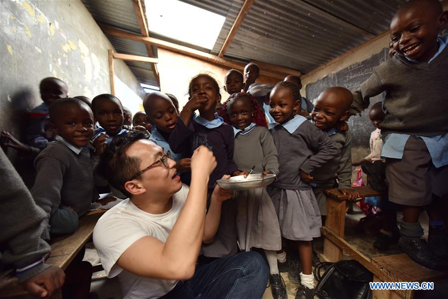 KENYA-NAIROBI-FREE LUNCH FOR CHILDREN