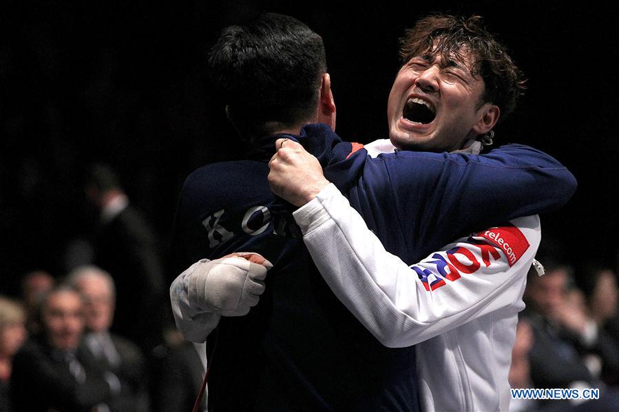 Jung Jinsun (R) of South Korea celebrates his victory after the final match of the Men's Epee Grand Prix in Budapest, Hungary, March 26, 2017. Jung Jinsun beat Kazuyasu Minobe of Japan 15-9 in the final and won the gold medal. (Xinhua/Csaba Domotor) 
