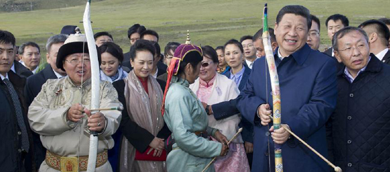 Mongolia treats Chinese president with traditional pageant
