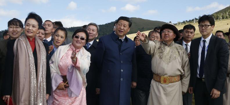 Mongolia treats Chinese president with traditional pageant