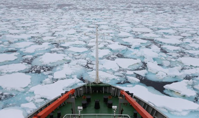 China's icebreaker Xuelong continues Antarctic expedition