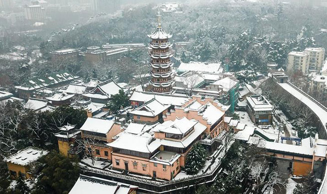 Snow covers E China's Nanjing on occasion of "Xiaohan"