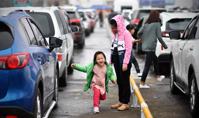 Travel delay continues in Haikou, S China's Hainan