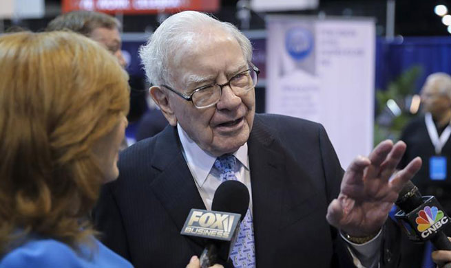 Buffett says world depends on U.S., China for growth