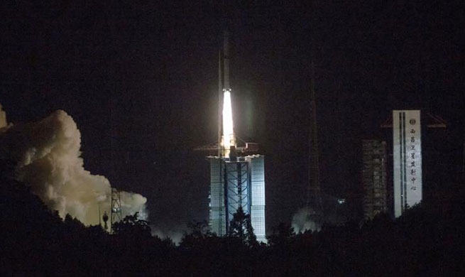 Xinhua Headlines: China launches relay satellite to explore Moon's far side
