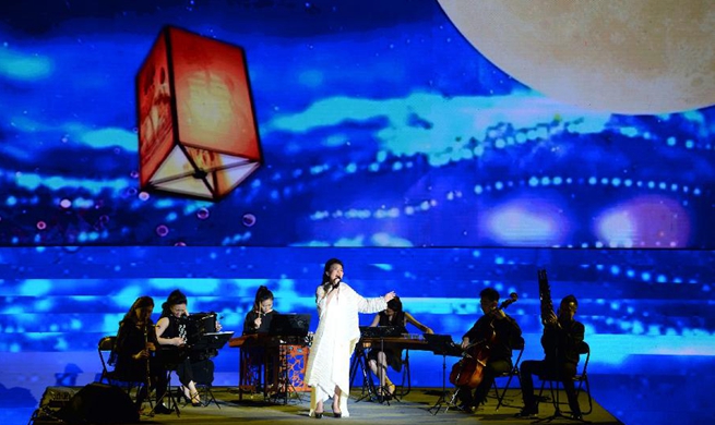 Artists stage show on poetry of Tang Dynasty in NW China's Xi'an