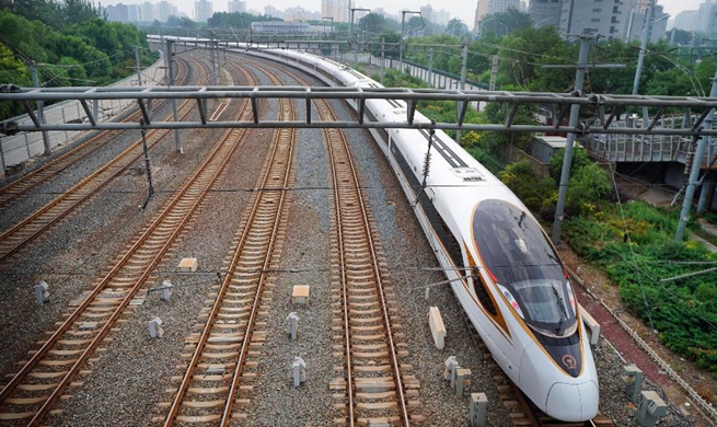 New Fuxing bullet train runs on Beijing-Shanghai line for first time