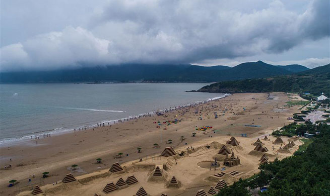 E China's Zhujiajian resort embraces peak tourist season