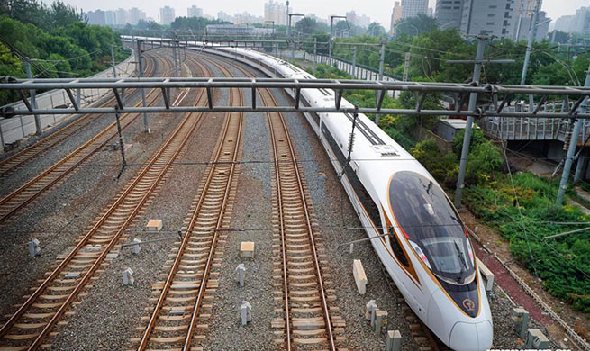 New longer Fuxing bullet train makes its debut