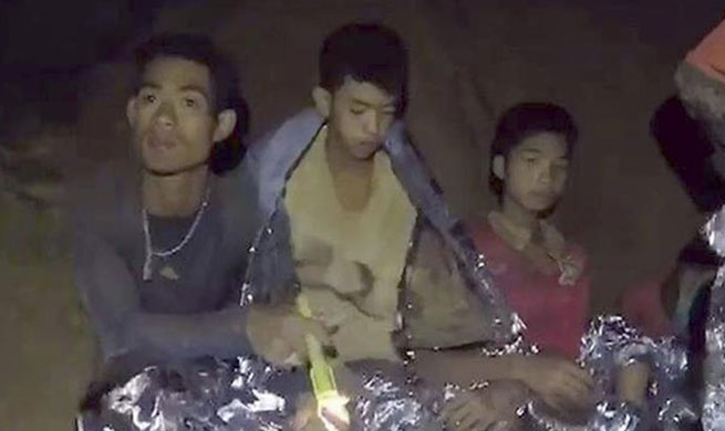 Trapped young footballers seen in cave in Chiang Rai, Thailand