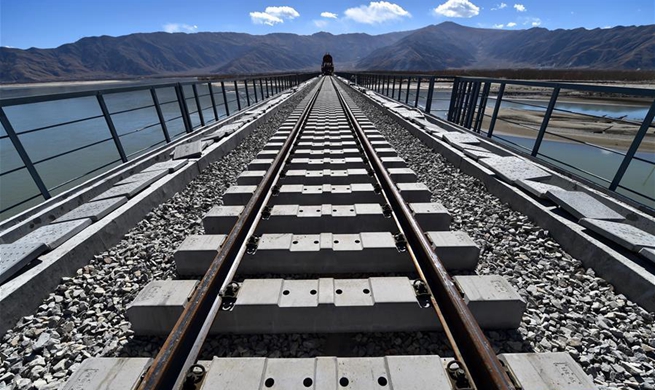 First cross-river bridge on Lhasa-Nyingchi section of Sichuan-Tibet Railway starts track laying