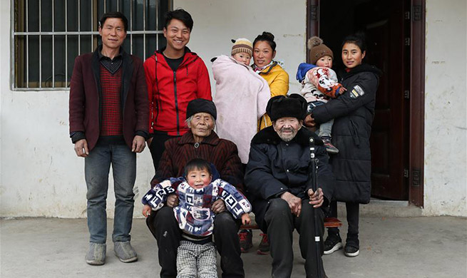 Pic story: villagers battle disease, poverty in Kuihua Village, SW China