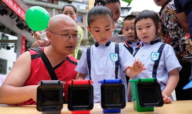 Various events held in celebration of upcoming Int'l Children's Day across China