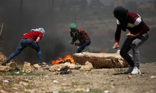 Israeli soldiers, Palestinian protesters clash near Nablus