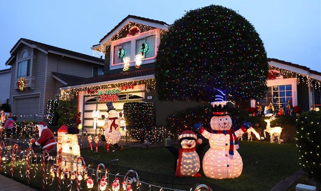 In pics: light decorations on Christmas Eve in South San Francisco