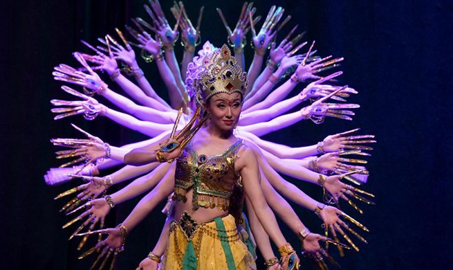 Chinese acrobats, dancers perform in Istanbul, Turkey