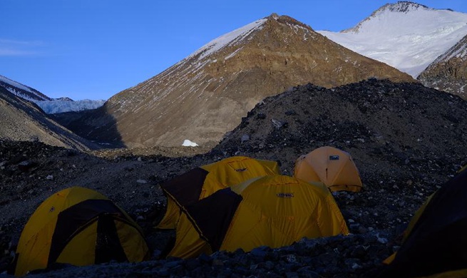 Transition camp connects base camp and advance camp on Mount Qomolangma