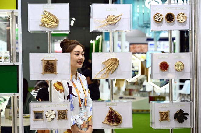 China's import expo yields record-breaking deals, boosts global economy