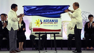Philippines' Duterte calls on ASEAN, dialogue partners to help strengthen community