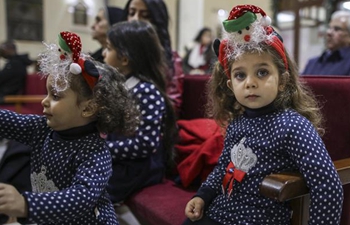 Palestinians attend last Sunday mass before Christmas