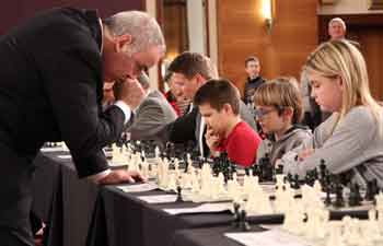 Simultaneous chess exhibition match held in Croatia