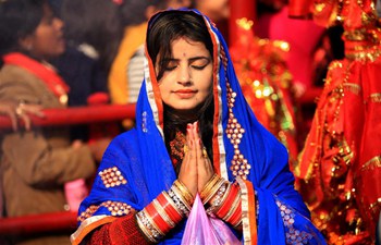 Hindu devotees pray on first day of 2018 in Indian-controlled Kashmir