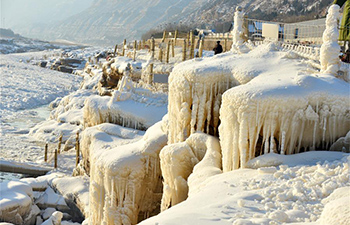 Snow, icicles seen at Hukou Waterfall