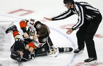 Anaheim Ducks beat Los Angeles Kings 4-2 in NHL hockey game